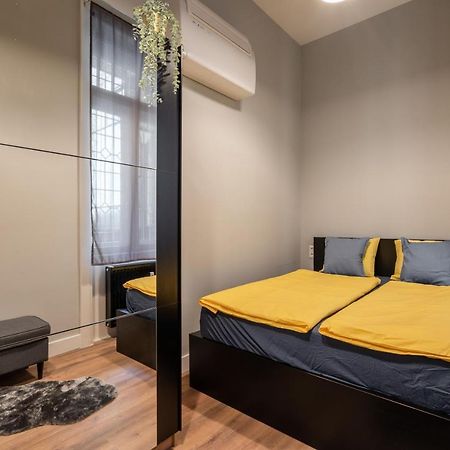 Buenos Boutique - A/C, 2 Bathrms, Amazing View Apartment Будапеща Екстериор снимка