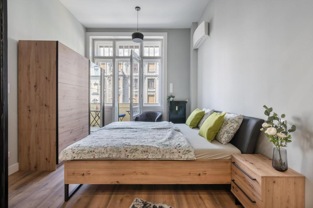 Buenos Boutique - A/C, 2 Bathrms, Amazing View Apartment Будапеща Екстериор снимка