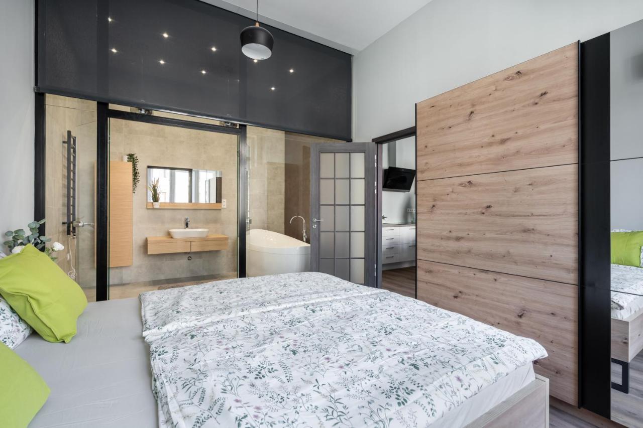 Buenos Boutique - A/C, 2 Bathrms, Amazing View Apartment Будапеща Екстериор снимка