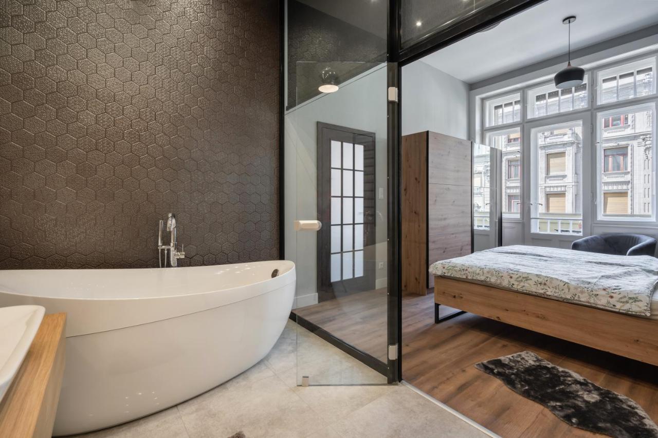 Buenos Boutique - A/C, 2 Bathrms, Amazing View Apartment Будапеща Екстериор снимка