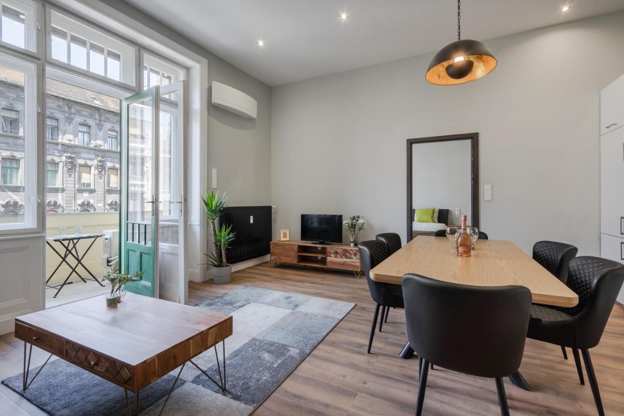Buenos Boutique - A/C, 2 Bathrms, Amazing View Apartment Будапеща Екстериор снимка