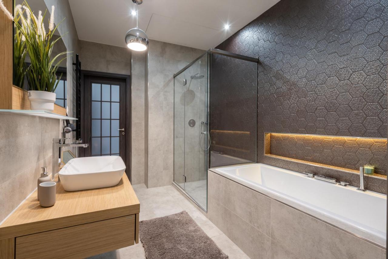 Buenos Boutique - A/C, 2 Bathrms, Amazing View Apartment Будапеща Екстериор снимка