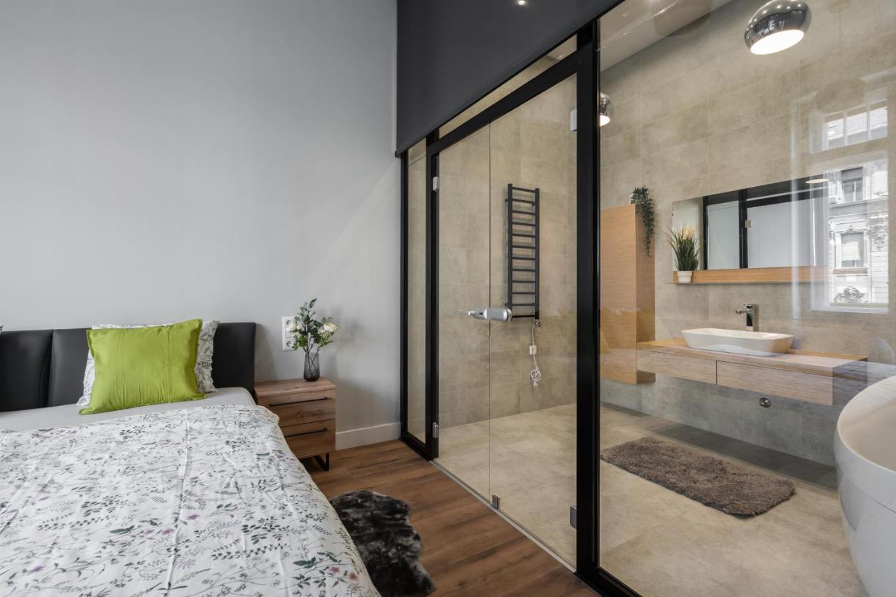 Buenos Boutique - A/C, 2 Bathrms, Amazing View Apartment Будапеща Екстериор снимка
