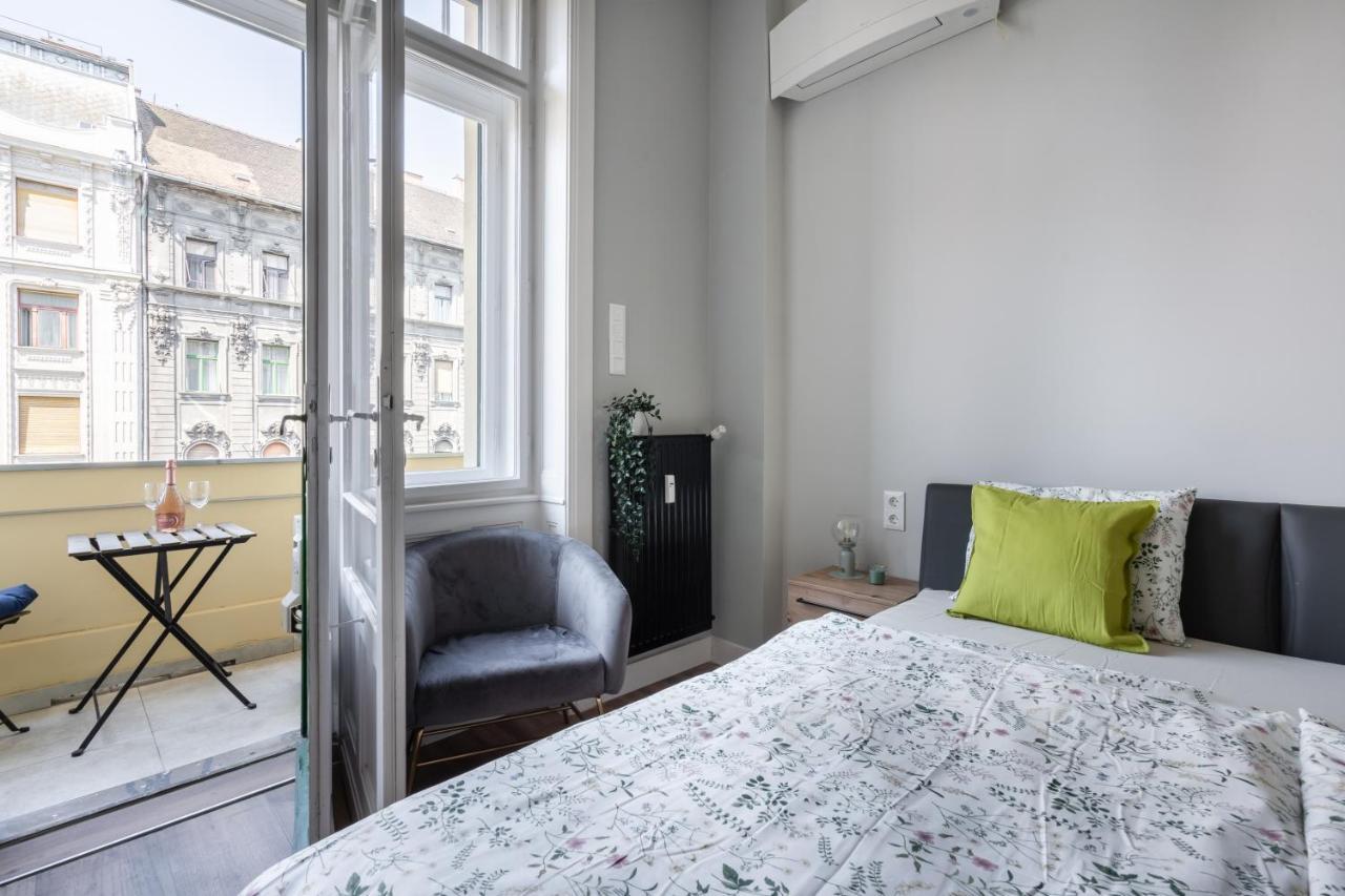 Buenos Boutique - A/C, 2 Bathrms, Amazing View Apartment Будапеща Екстериор снимка