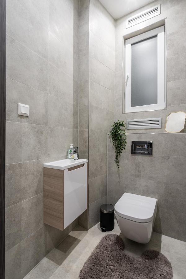 Buenos Boutique - A/C, 2 Bathrms, Amazing View Apartment Будапеща Екстериор снимка