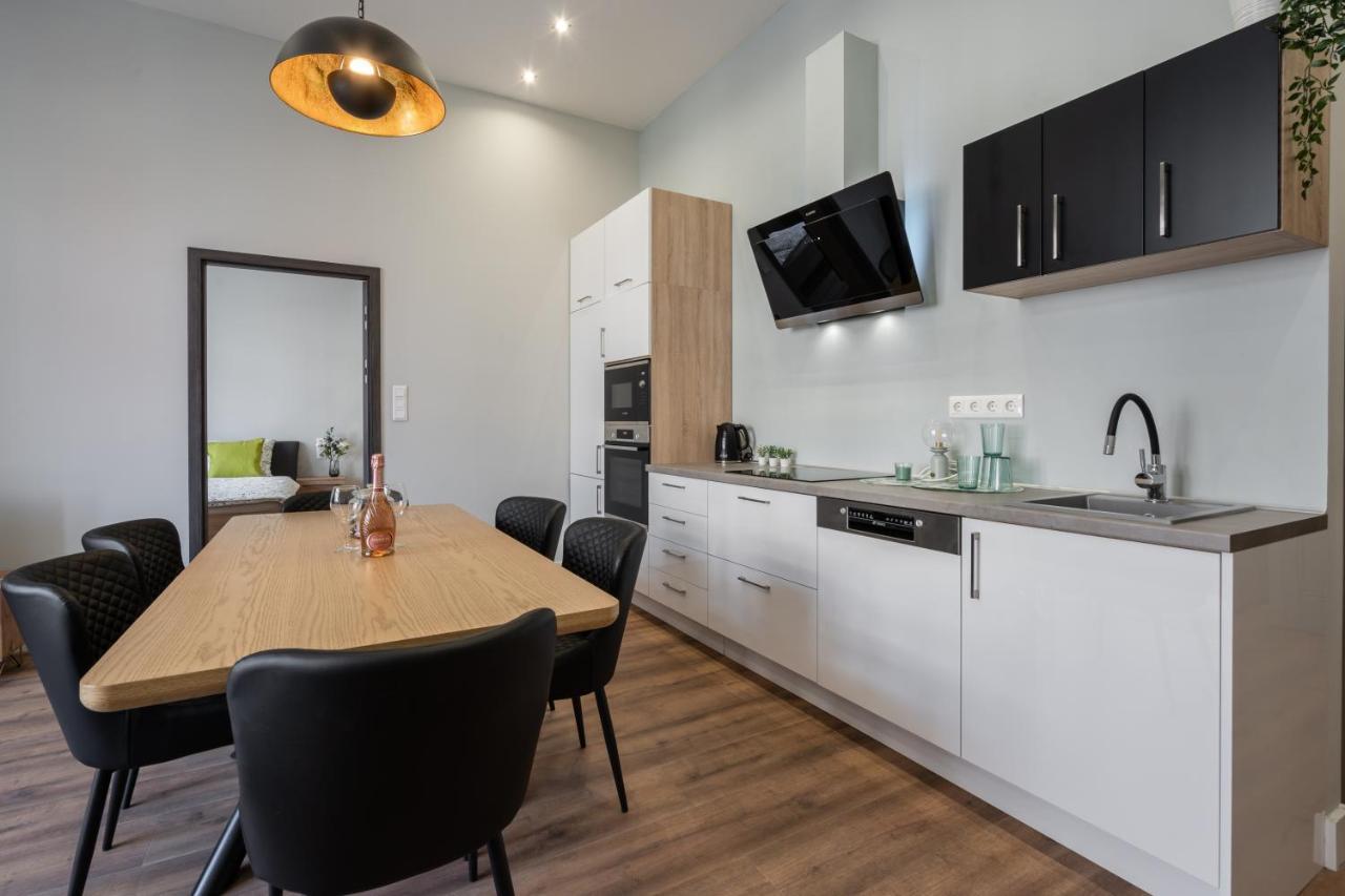 Buenos Boutique - A/C, 2 Bathrms, Amazing View Apartment Будапеща Екстериор снимка